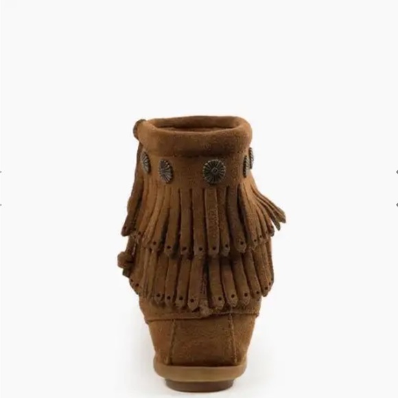 MINNETONKA DOUBLE FRINGE SIDE ZIP BOOTIE - Picture 5 of 10